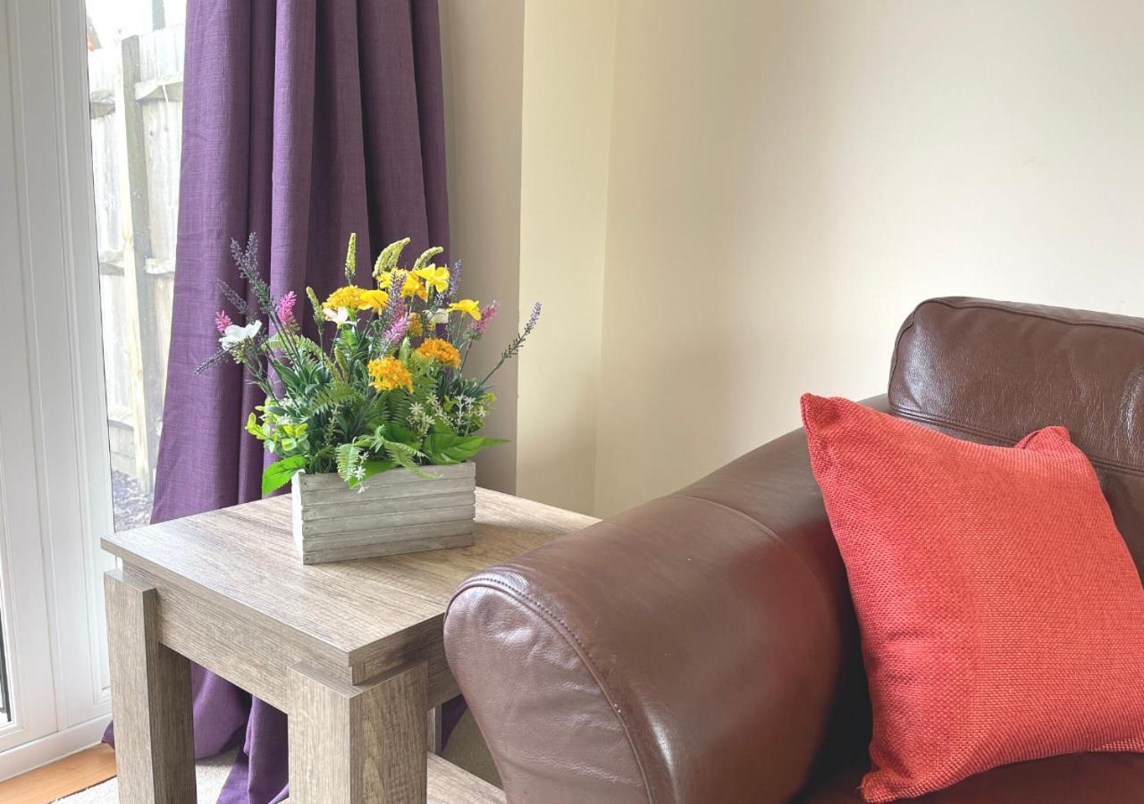 Ashford Holiday Home Sleeps 6 Free Parking Wifi Willesborough Eksteriør billede