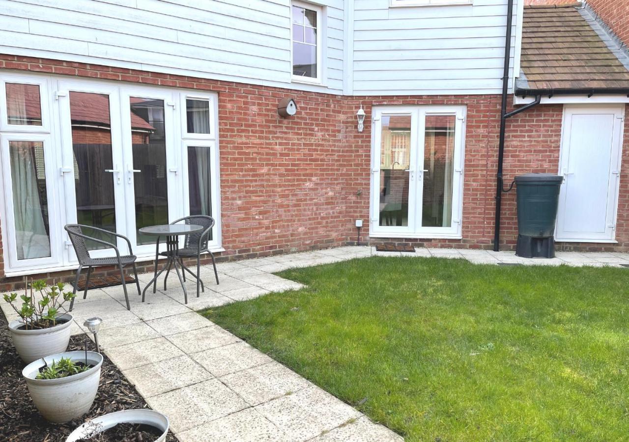 Ashford Holiday Home Sleeps 6 Free Parking Wifi Willesborough Eksteriør billede
