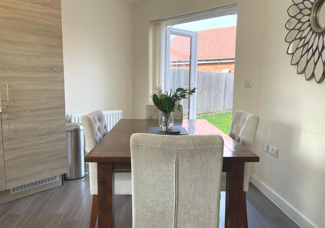 Ashford Holiday Home Sleeps 6 Free Parking Wifi Willesborough Eksteriør billede