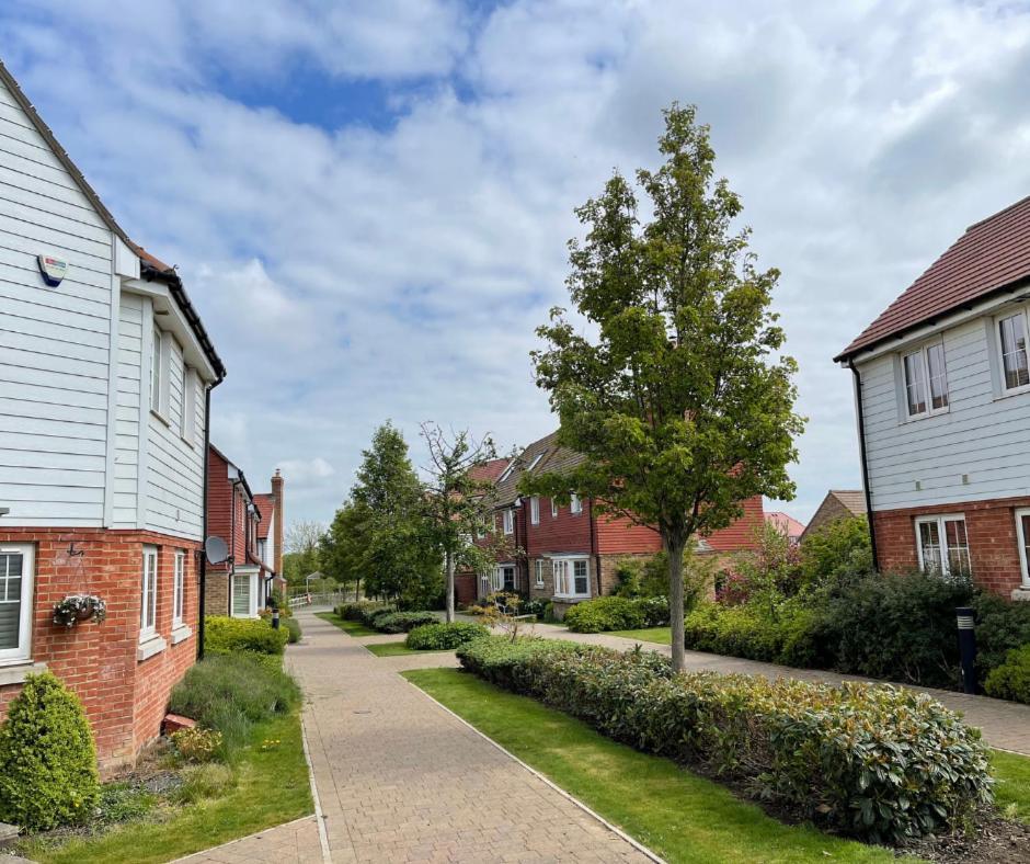 Ashford Holiday Home Sleeps 6 Free Parking Wifi Willesborough Eksteriør billede