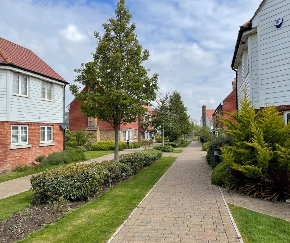 Ashford Holiday Home Sleeps 6 Free Parking Wifi Willesborough Eksteriør billede